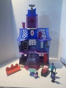 Disney Jr Vampirina Scare B&B Spielhaus Schloss Spielset mit Figuren & Zubehör - Bild 1 von 9
