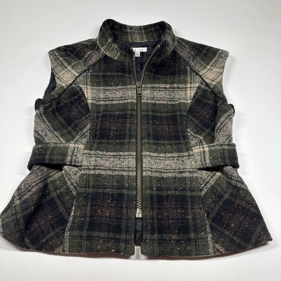 Colete CAbi Feminino Xadrez de Lã Bege Oliva Escuro 'Todo Amarrado', Tamanho Grande - Imagem 1 de 4