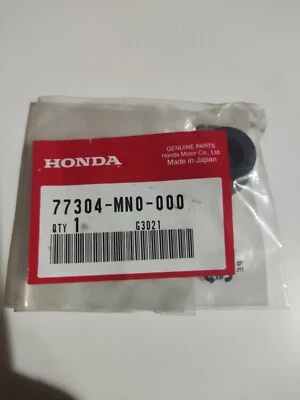 Honda VF 750 MAGNA 1988 VF 700 SUPERMAGNA 1987 GOMMINO SELLA 77304MN0000 - Imagem 1 de 2