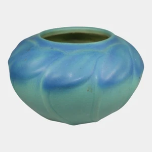 Van Briggle 1920s Vintage Arts And Crafts Pottery Blue Ceramic Leaves Vase 510 - Picture 1 of 6