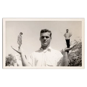 Menschen in den Händen halten - Trickfotografie - erzwungene Perspektivillusion - Bild 1 von 2