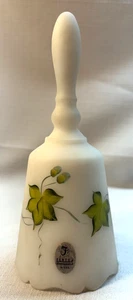Vintage FENTON satiniertes Glas - handbemalt Efeu Rebe Glasglocke - C. Ritter - Bild 1 von 3