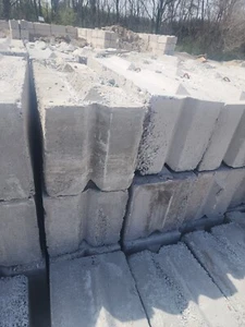 concrete retaining wall blocks - Picture 1 of 5