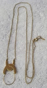 Vintage Monet Liebhaber Knoten goldfarbene Brille Charm Halter Anhänger & 26" Kette - Bild 1 von 4
