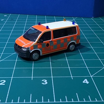 Vehículo de emergencia contra incendios Volkswagen German Feuerwehr escala HO 1:87 Rietze Foto 1 de 4
