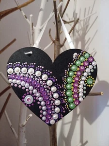 CIONDOLO CUORE LEGNO DA APPENDERE DIPINTO MANO MANDALA BRILLANTINI CM 15x11 - Imagen 1 de 5