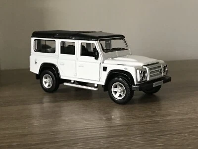 2017 LAND ROVER DEFENDER 110 STATION WAGON WHITE DIECAST CAR COLLECTORS MODEL - Image 1 of 4