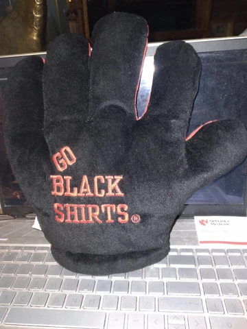 🏈🏀  Nebraska Huskers Go Black Shirts Plush Game Fan Glove Unisex Adult 1 Size Cover