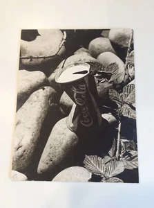 Fotografía Coca-Cola vintage de los años 70 en blanco y negro 10,5 X 13,5 firmada - Imagen 1 de 6