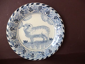 GIUSEPPE DAVIS DESIGNS 11" SHEEP DESIGN PLATE - Picture 1 of 2