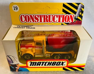 Matchbox-(1-75) - 19g - Peterbilt Cement Truck - Yellow - Construction Box - Picture 1 of 1