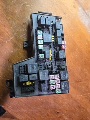 2008-2011 DODGE DAKOTA 3,7 Л ДВИГАТЕЛЬ ПРЕДОХРАНИТЕЛЬ КОРОБКА EFB OEM 04692211AA - Изображение 1 из 4