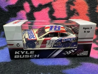 Kyle Busch #18 Snickers Almond 2018 Camry 1:64 diecast  Foto 1 de 4