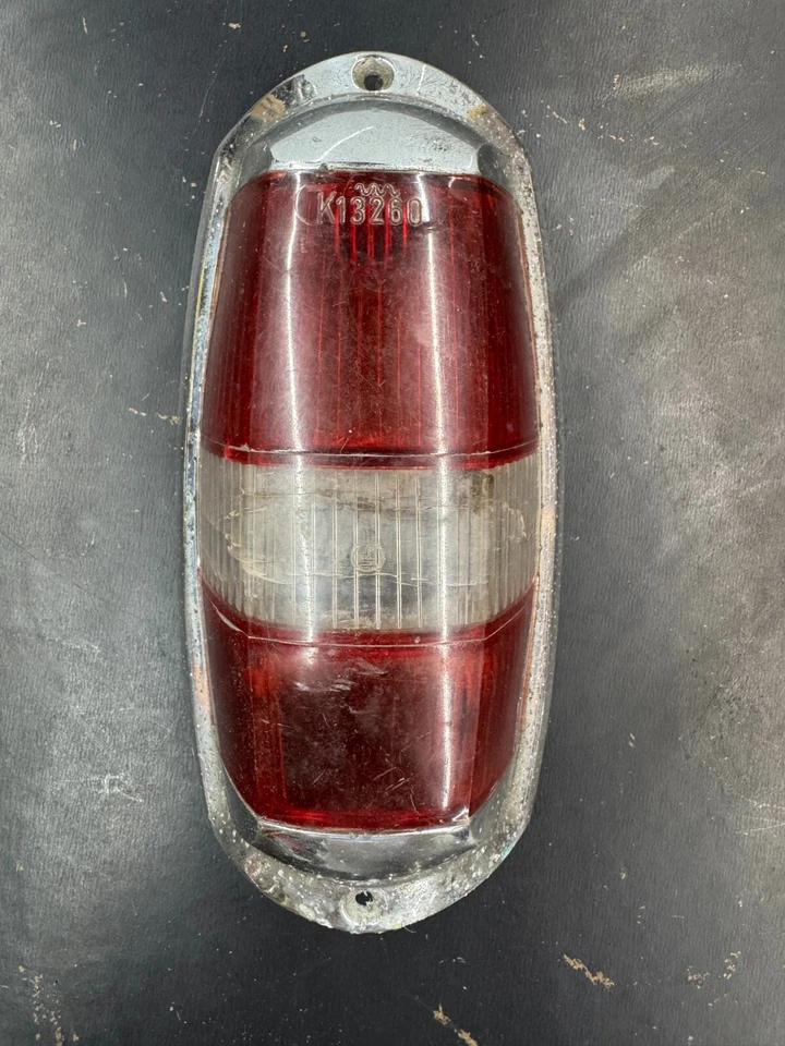 MERCEDES BENZ 190 SL / LANTERNA TRASEIRA / 1960-61-1962 - Imagem 1 de 4