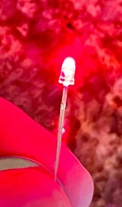 15 LED KINGBRIGHT WP7104SCR/J ROJO Superbrillante Transparente al Agua 640nm 1.85V T-1 (3mm) - Imagen 1 de 6