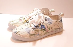 Womens Canvas Floral Sneakers Size 6 NWT - Picture 1 of 11