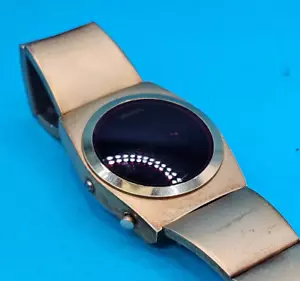 Reloj electrónico vintage Cardinal principios de 1970 LED rojo para hombre tono dorado X-raro LEER - Imagen 1 de 9