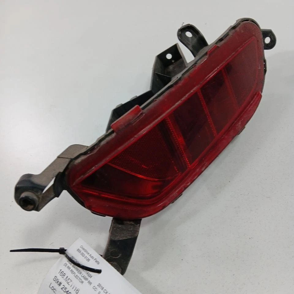 Luz de señalización reflectora trasera derecha pasajero Mazda CX-3 2016 2017 2018 Foto 1 de 4
