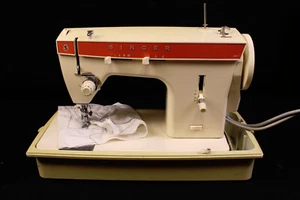 Singer Nähmaschine 367 im Koffer Gelb mit Zubehör Nähfüße Made in Italy - Bild 1 von 11