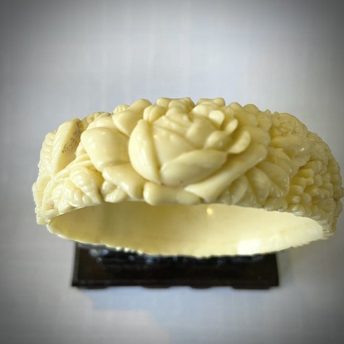 OFF WHITE BRACCIALE VINTAGE GRANDE TONO BIANCO SPORCO CREATO CELLULOIDE PLASTICA DESIGN