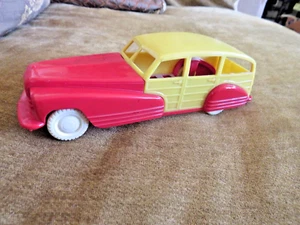 VINTAGE EARLY 1950s TRIUMPH USA 7" L HARD PLASTIC WOODY STATION WAGON TOY CAR - Picture 1 of 10