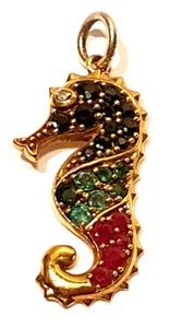 Colgante caballito de mar oro 333 con zafiro esmeralda rubí y diamante - Imagen 1 de 5