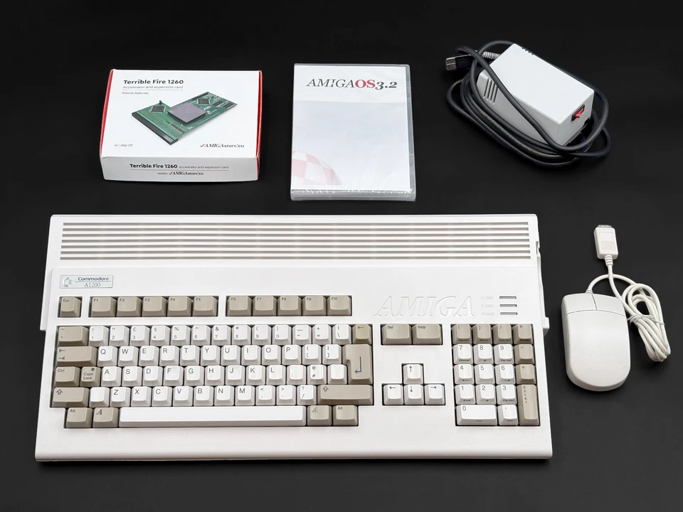 Computador Commodore Amiga 1200 recapitulado com TF1260 50MHz '060 e 128MB +mais! - Imagem 1 de 4