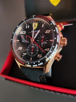 RELOJ HOMBRE ESCUDERIA FERRARI PILOTA EVO CORREA CUERO NEGRO DORADO MULTIFUNCIÓN  Foto 1 de 4