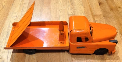 Vintage Rare 1950's  Structo Toys Pressed Steel 20" Orange Flat Bed Tow Truck - Image 1 of 4