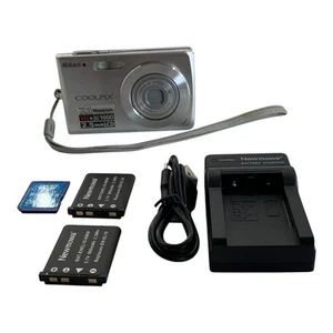 Nikon Digital Camera Coolpix S200 7.1MP Silver x2 Batteries charger & case Vgc - Picture 1 of 24