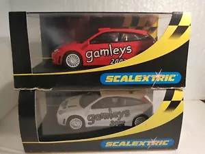 C 2471 A - C 2471 B SCALEXTRIC UK FORD FOCUS WRC GAMLEYS 2002 RED - WHITE - Imagen 1 de 3