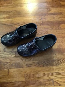 Dansko Women's - Snakeskin Look - Patent Leather-  Clogs Size EU 38  US 7.5 - Picture 1 of 4