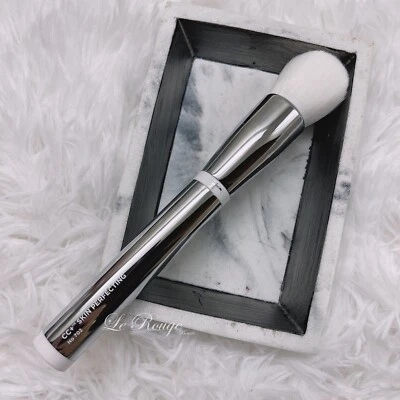 It Cosmetics 702 Heavenly Skin CC+ Skin Perfecting Infused foundation Brush  - Image 1 of 3