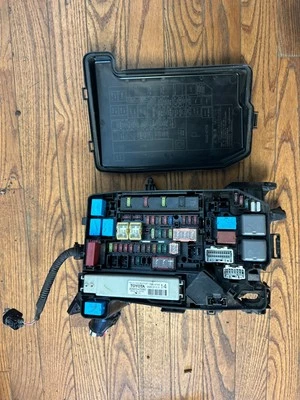 2012 TOYOTA PRIUS 1.8L HYBRID OEM Engine Relay Integration Fuse Box 82641-47090 - Image 1 of 4