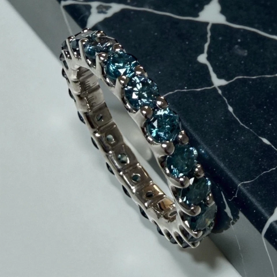 Anillo nupcial de diamantes azules redondos de eternidad en forma de U de oro blanco macizo de 14 quilates de 2 quilates Foto 1 de 3