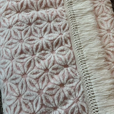Vtg 50s Hofmann Chenille Queen Bedspread Pink Daisy White Fringe Cotton 96x106 - Image 1 of 4