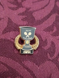 Pin's Pins Pin Enamel 18 Banque Crédit Courtier "Challenge CAFPI" - Imagen 1 de 3