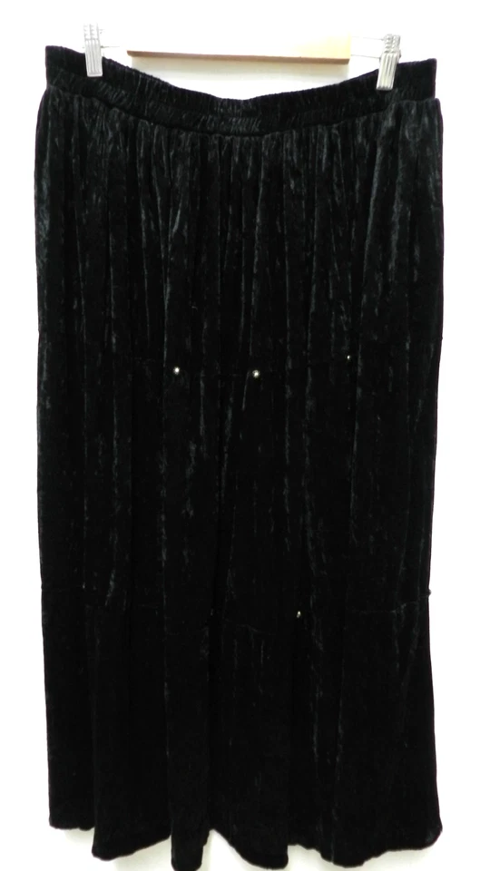 Saia Stonebridge Velvet vassoura em camadas cintura média elástica preta Tamanho Tamanho 1X - Imagem 1 de 4