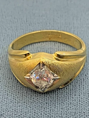 Anel masculino tom dourado com pedra preciosa de cristal branco tamanho 13 - Imagem 1 de 2