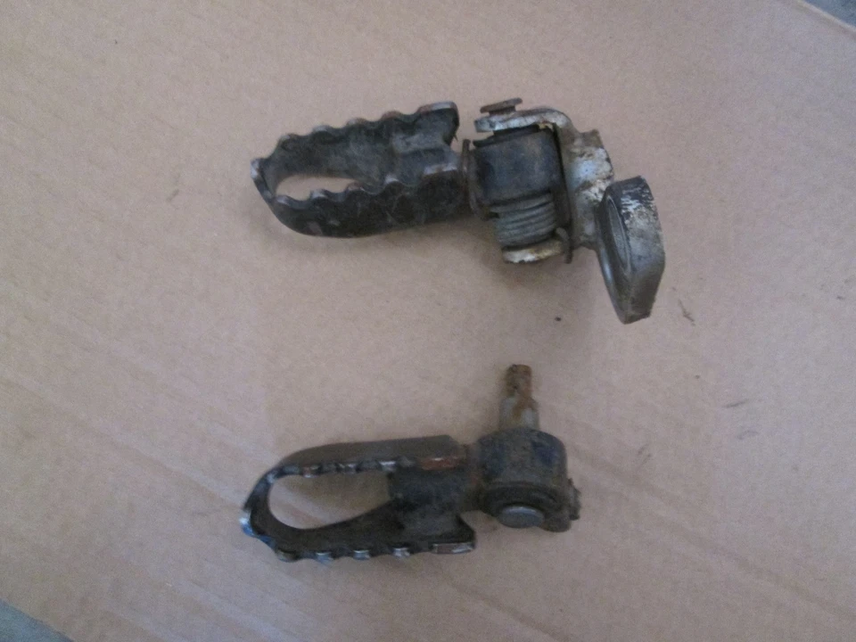 Honda NX125 NX 125 1988 estriberas delanteras estriberas reposapiés reposapiés Foto 1 de 2