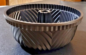Nordic Ware Bavaria Bundt Pan - 10 Cup - Imagen 1 de 5