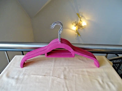 Kleiderbügel 10 Stück Rosa beflockt Anti-Rutsch Krawattenhänger - Bild 1 von 4