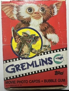 Carte collezionabili Topps Gremlins 1984 confezione cera sigillata dalla scatola, 10 carte, 1 adesivo - Foto 1 di 3