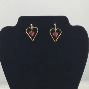 Vintage Avon Ohrringe 1994 zwei Herzen stilvoll Urlaub GoldT rot Mitte 1,5" - Bild 1 von 5