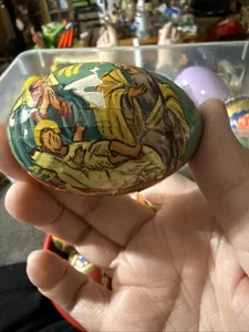 VTG Wooden Egg With Mary, Joseph, Baby Jesus - Picture 1 of 15