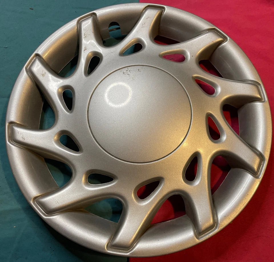 Dodge Plymouth 1995 neón 501 13" 10 grande ranura pequeña tapacubos cubierta de rueda 4684051 Foto 1 de 4