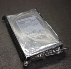 Hitachi 2TB W:0F10453 Hard Drive 3.5" SATA New Sealed - Afbeelding 1 van 10