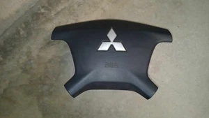 11/2006 to 06/2014 Mitsubishi NS NT NW Pajero - Horn pad SRS Airbag 7030A099 - Picture 1 of 3