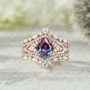 925 Silver Yellow Gold Plated Pear Cut Alexandrite & CZ Twisted Curve Ring Set - Picture 1 of 8
