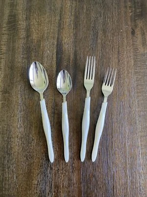 Cutco 1545W Juego de cubiertos 4 piezas, mango perla Foto 1 de 2